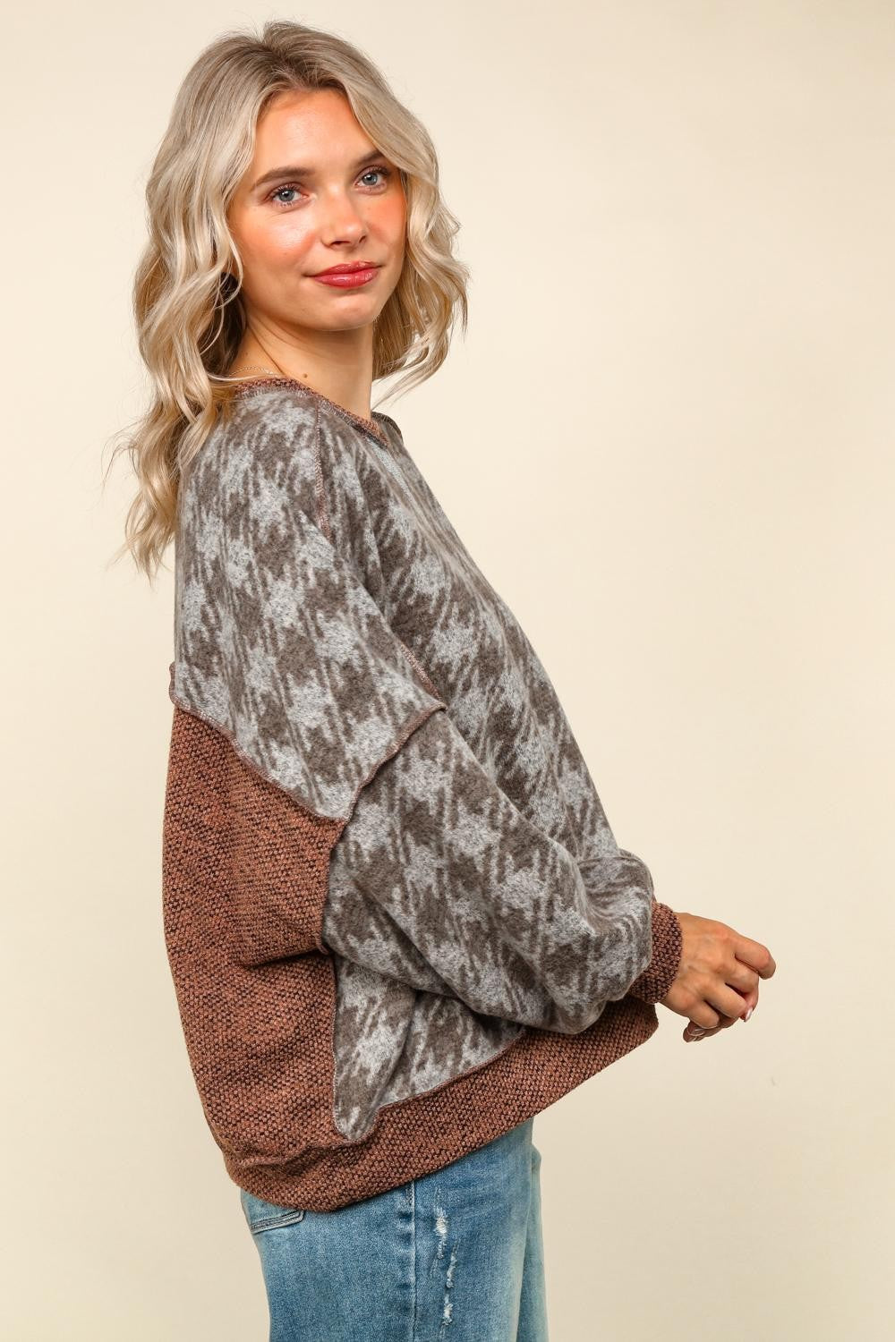 Pullover Knit Top W/ Reverse Stitches Detail
