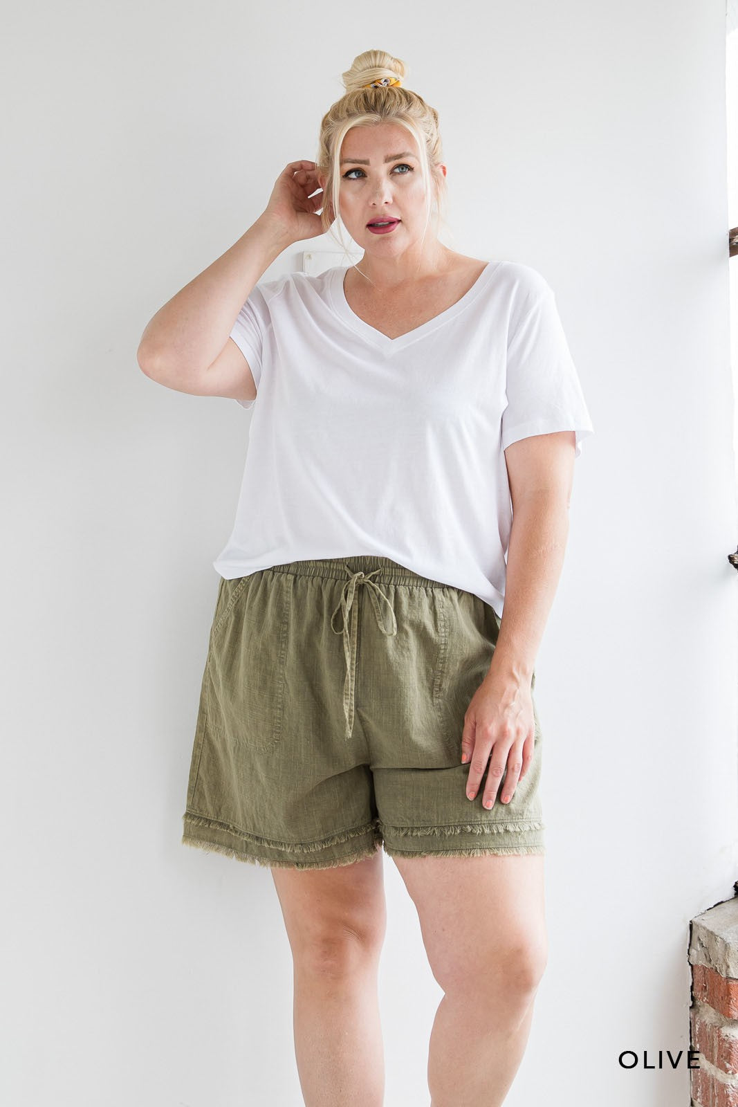 Curvy Washed Cotton Slub Fray Detailed Hem Shorts