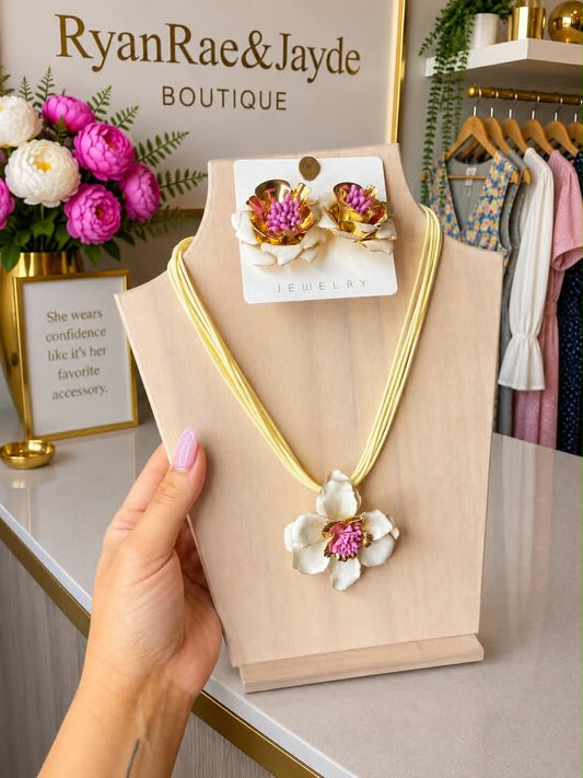 Magnolia Necklace Set