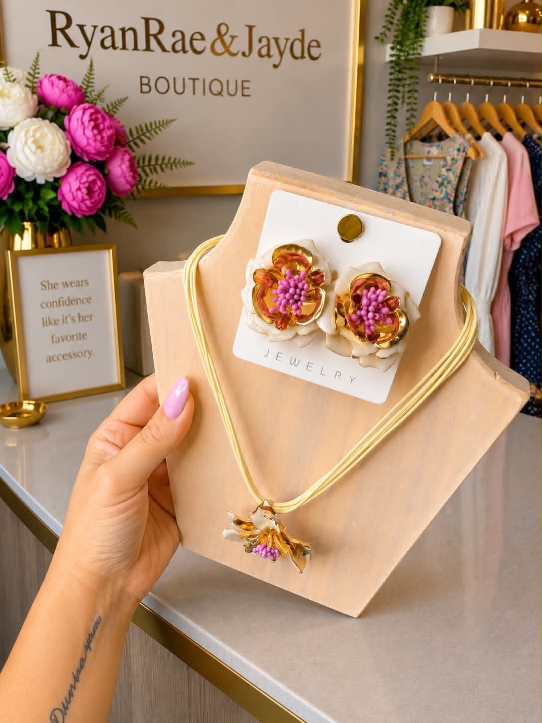 Magnolia Necklace Set