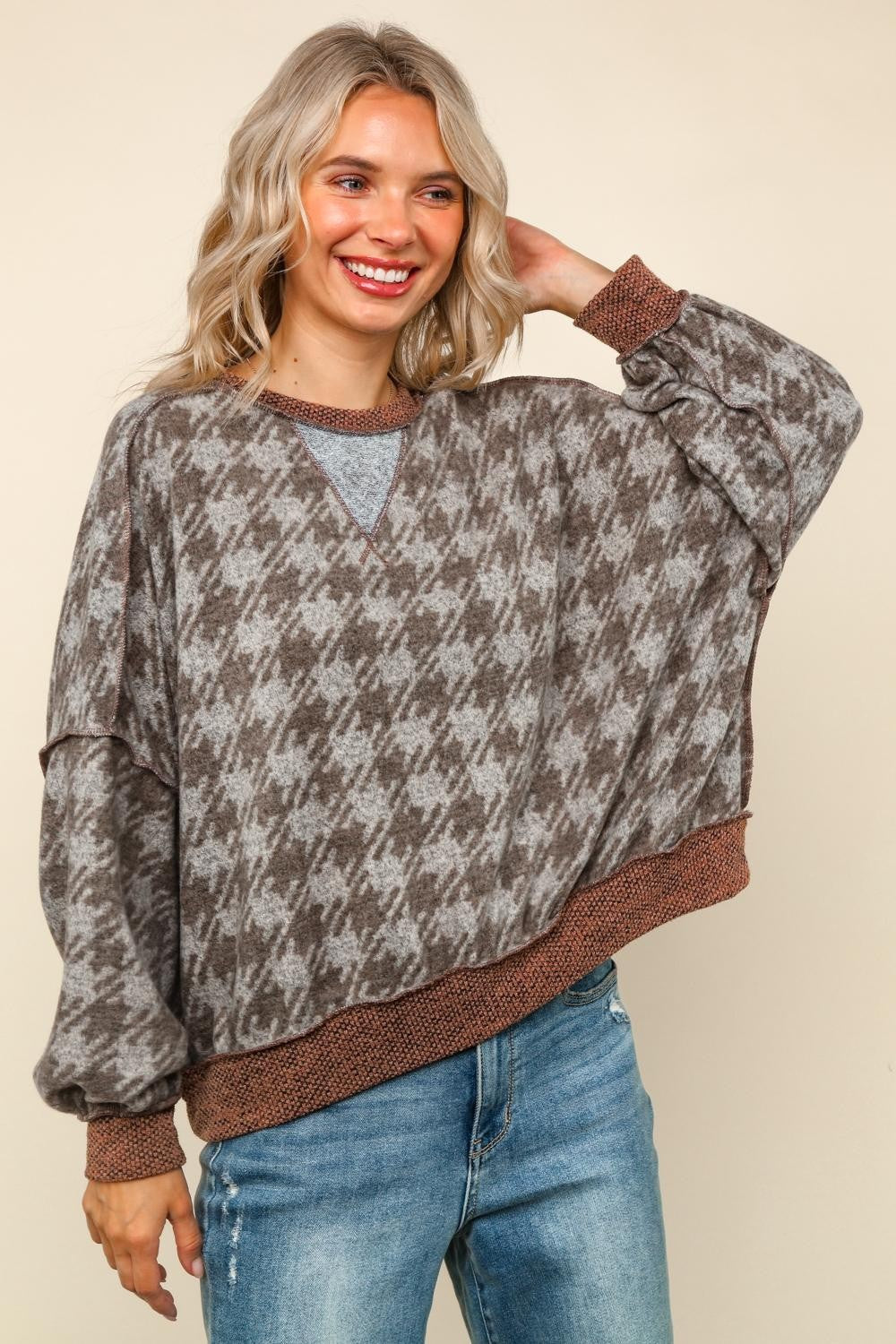 Pullover Knit Top W/ Reverse Stitches Detail