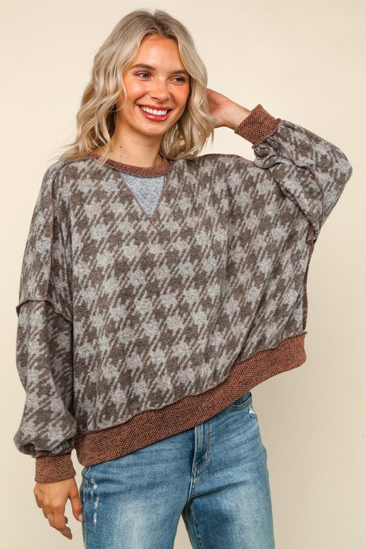 Pullover Knit Top W/ Reverse Stitches Detail